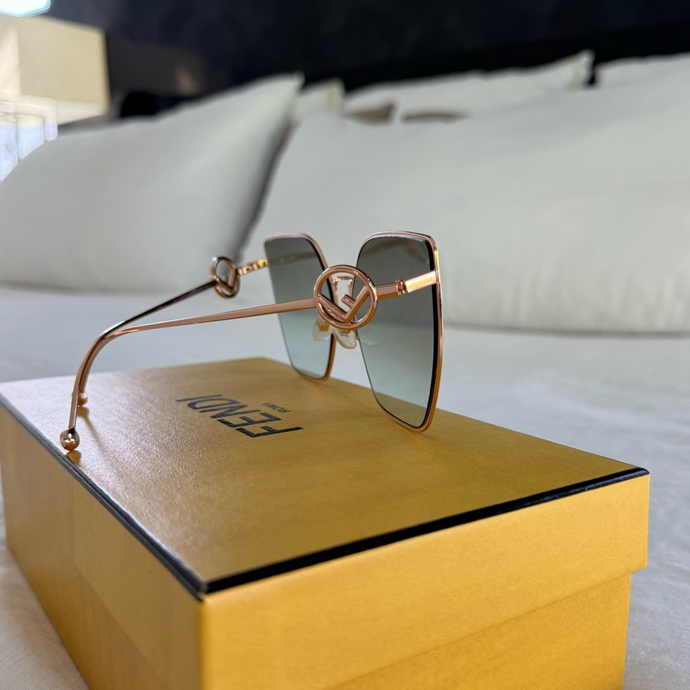 Metal F is Fendi Sunglasses FF 0323/S Rose Gold. Only worn a few times - Picture 4 of 9